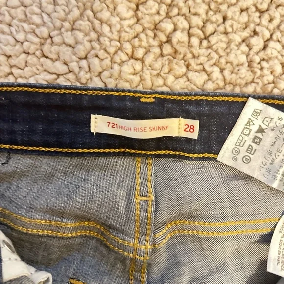 Levi's Women's Skinny Jeans in Classic Blue - Picture 7 of 9